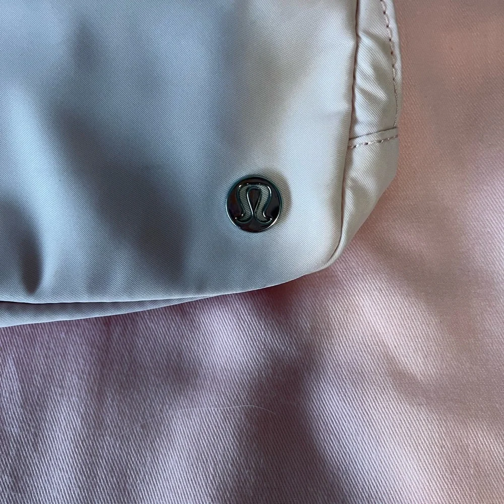 Lululemon belt bag in flush pink - Picture 6 of 10